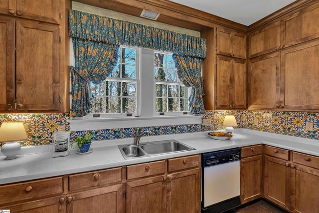 112 Rosewood Lane, Spartanburg, SC 29302