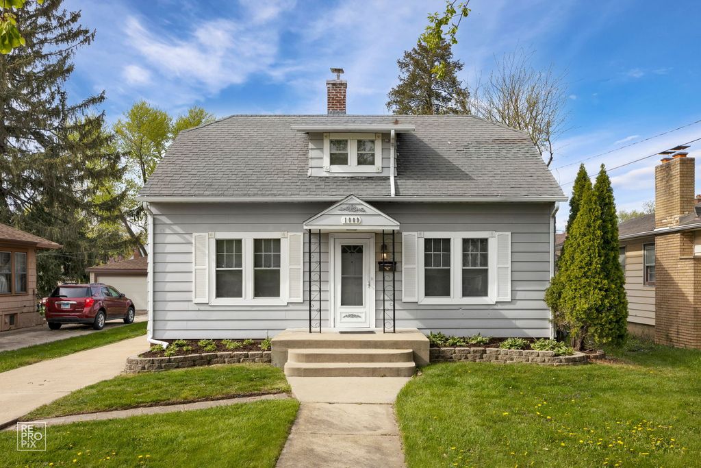 1009 Prairie Street, Aurora, IL 60506