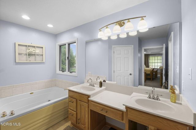 337 Osage Court, Perrysburg, OH 43551