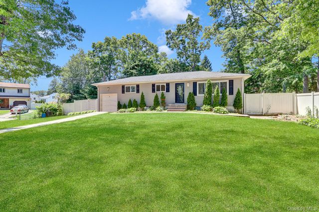9 Taft Court, Deer Park, NY 11729