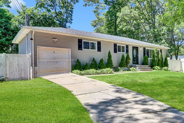 9 Taft Court, Deer Park, NY 11729