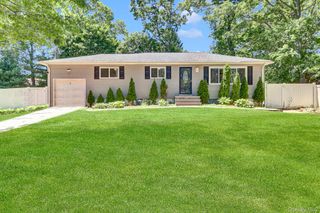 9 Taft Court, Deer Park, NY 11729