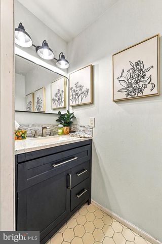 53 SOUTHGATE DR, Mount Laurel, NJ 08054