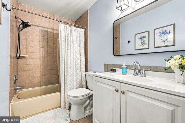 53 SOUTHGATE DR, Mount Laurel, NJ 08054