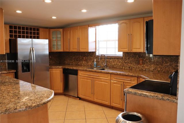 7150 Coolidge St, Hollywood, FL 33024