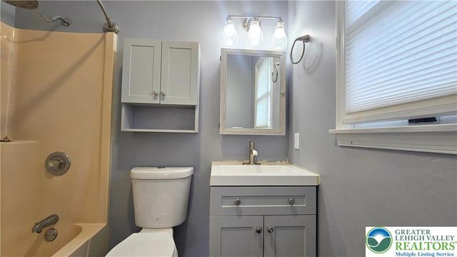 1036 1st Avenue, Hellertown Boro, PA 18055