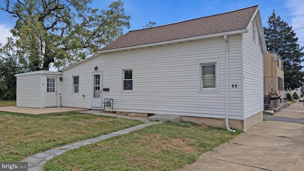 65 W DONEGAL ST, Mount Joy, PA 17552