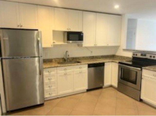 323 Northlake Dr 325, North Palm Beach, FL 33408