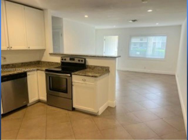 323 Northlake Dr 325, North Palm Beach, FL 33408
