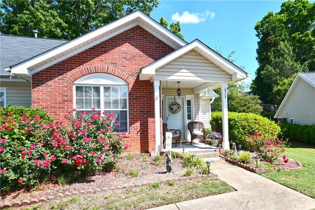 317 Woodruff Park Lane, Simpsonville, SC 29681