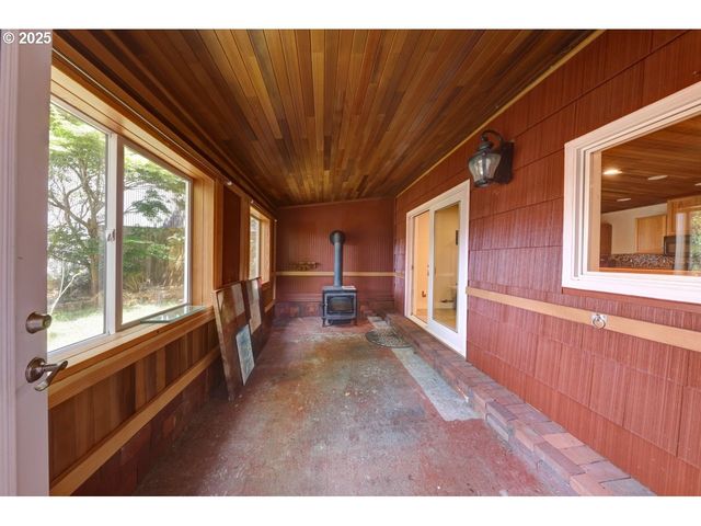 3162 MARINE Dr, Astoria, OR 97103