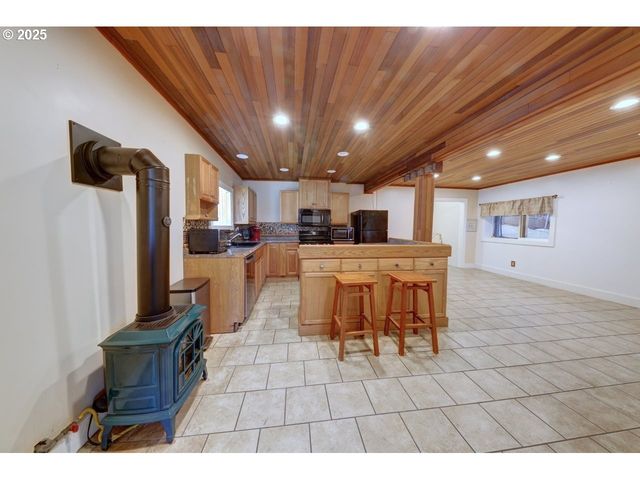 3162 MARINE Dr, Astoria, OR 97103