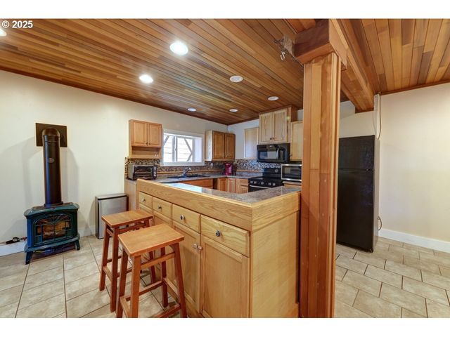 3162 MARINE Dr, Astoria, OR 97103