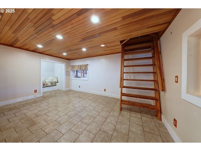 3162 MARINE Dr, Astoria, OR 97103