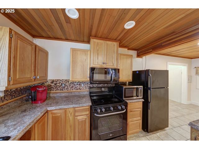 3162 MARINE Dr, Astoria, OR 97103