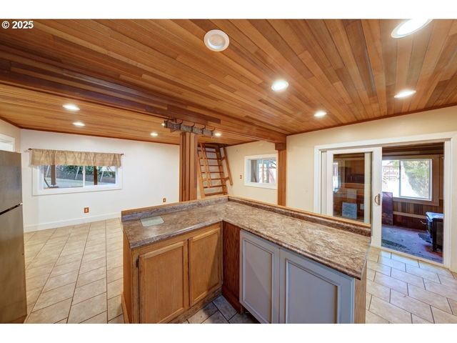 3162 MARINE Dr, Astoria, OR 97103