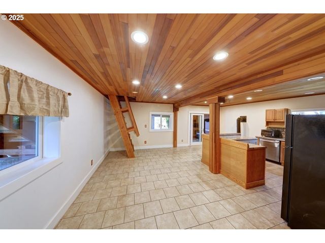 3162 MARINE Dr, Astoria, OR 97103