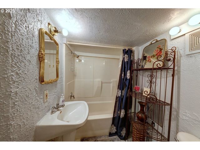 3162 MARINE Dr, Astoria, OR 97103