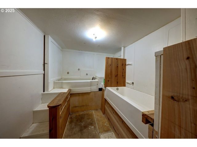 3162 MARINE Dr, Astoria, OR 97103