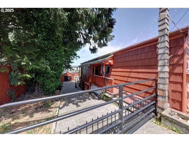 3162 MARINE Dr, Astoria, OR 97103