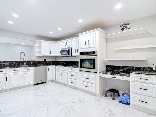 8725 BAY POINTE DRIVE, Tampa, FL 33615