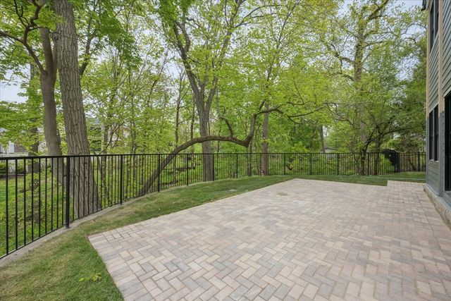 120 Crescent Drive, Glencoe, IL 60022