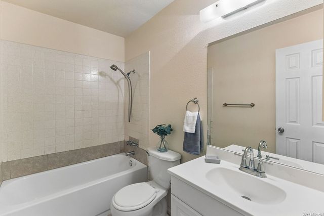 5823 Misty Gln, San Antonio, TX 78247