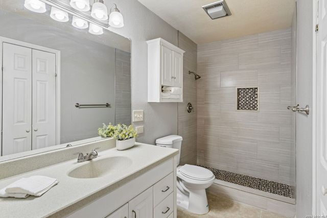 5823 Misty Gln, San Antonio, TX 78247