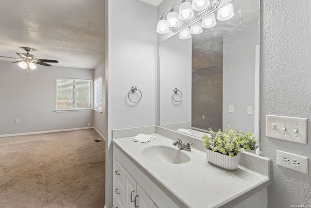 5823 Misty Gln, San Antonio, TX 78247