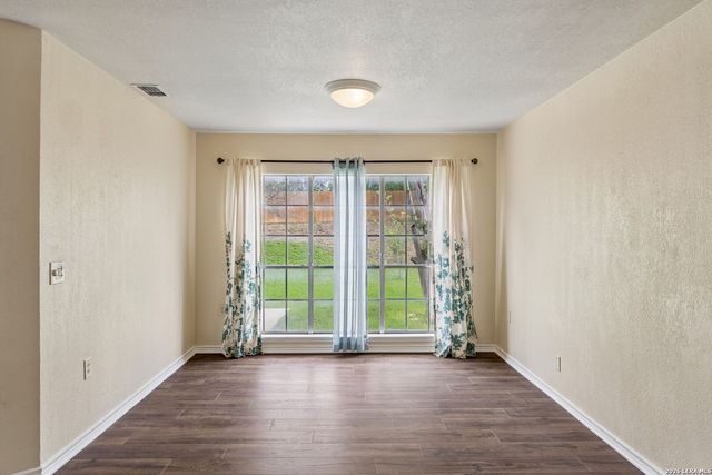 5823 Misty Gln, San Antonio, TX 78247