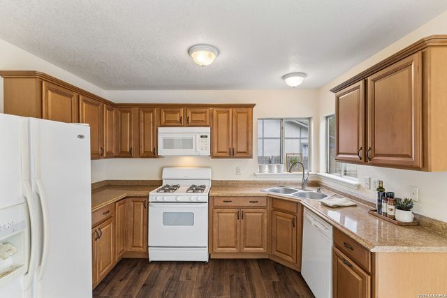 5823 Misty Gln, San Antonio, TX 78247