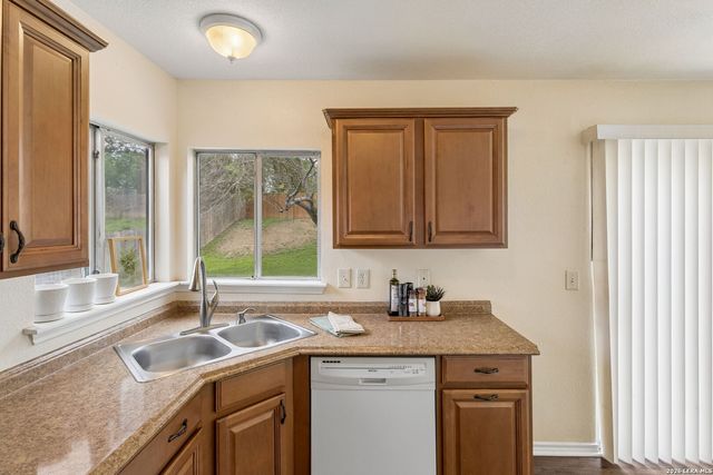 5823 Misty Gln, San Antonio, TX 78247