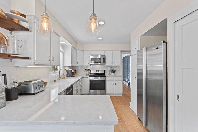 8140 Stickney AVENUE, Wauwatosa, WI 53213