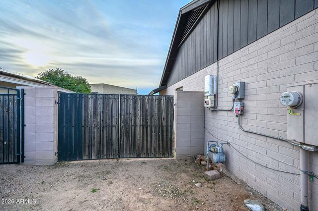 1719 W YUKON Drive, Phoenix, AZ 85027