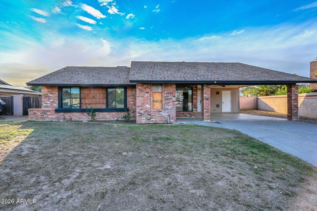 1719 W YUKON Drive, Phoenix, AZ 85027