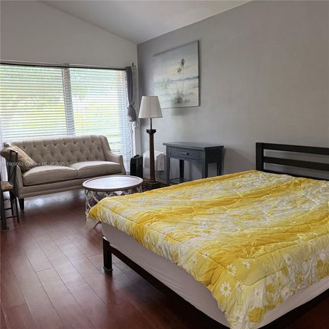 2633 NE 32nd St 1-2, Fort Lauderdale, FL 33306