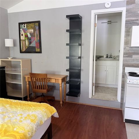 2633 NE 32nd St 1-2, Fort Lauderdale, FL 33306