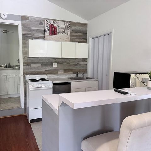 2633 NE 32nd St 1-2, Fort Lauderdale, FL 33306