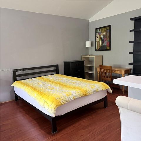 2633 NE 32nd St 1-2, Fort Lauderdale, FL 33306