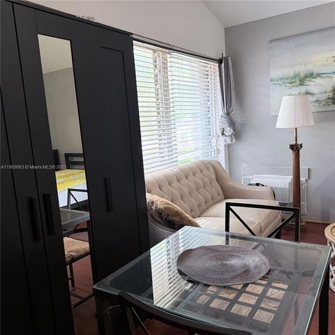 2633 NE 32nd St 1-2, Fort Lauderdale, FL 33306