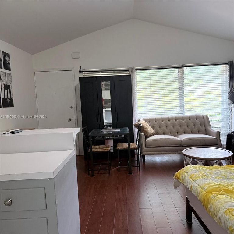 2633 NE 32nd St 1-2, Fort Lauderdale, FL 33306