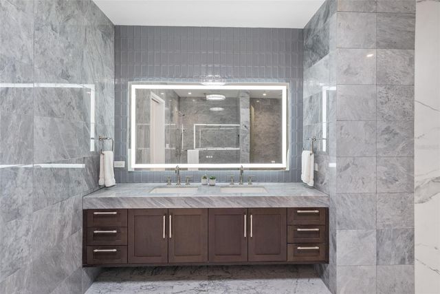 3101 BAYSHORE BOULEVARD 2004, Tampa, FL 33629