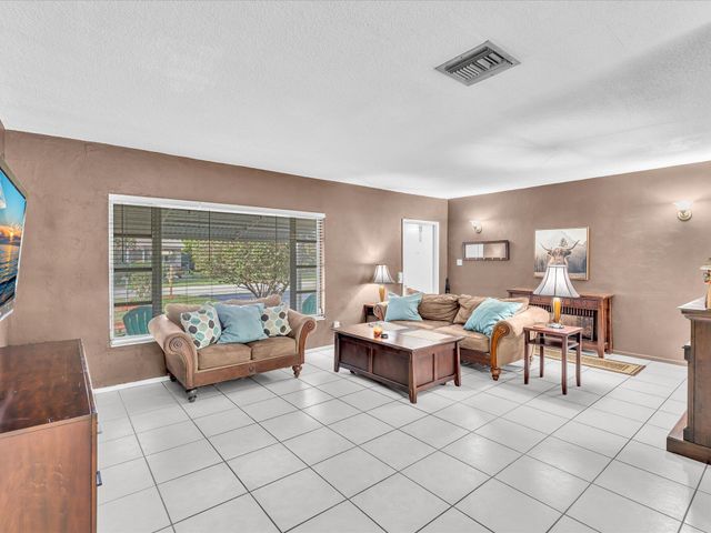 9603 NW 73rd Street, Tamarac, FL 33321