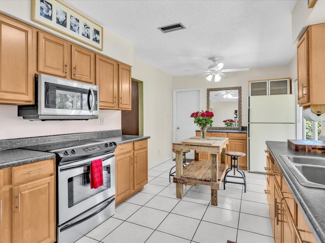 9603 NW 73rd Street, Tamarac, FL 33321