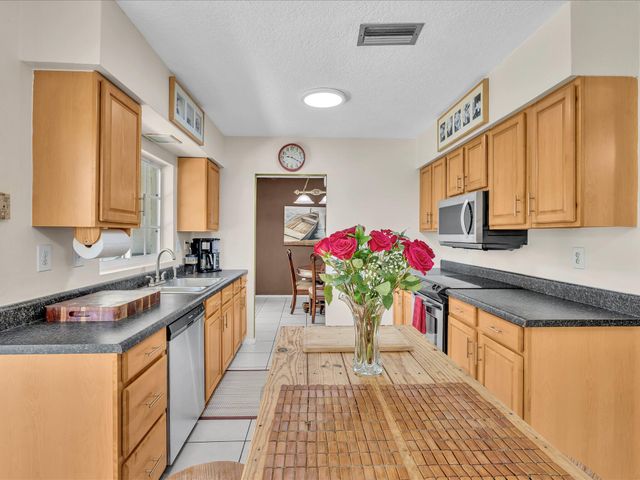 9603 NW 73rd Street, Tamarac, FL 33321