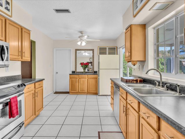 9603 NW 73rd Street, Tamarac, FL 33321