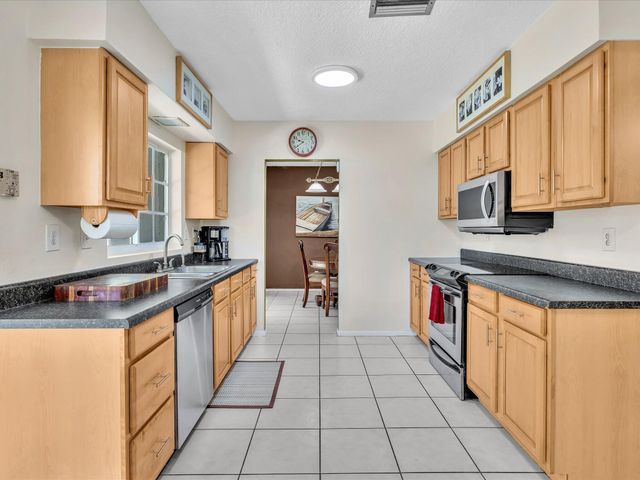 9603 NW 73rd Street, Tamarac, FL 33321