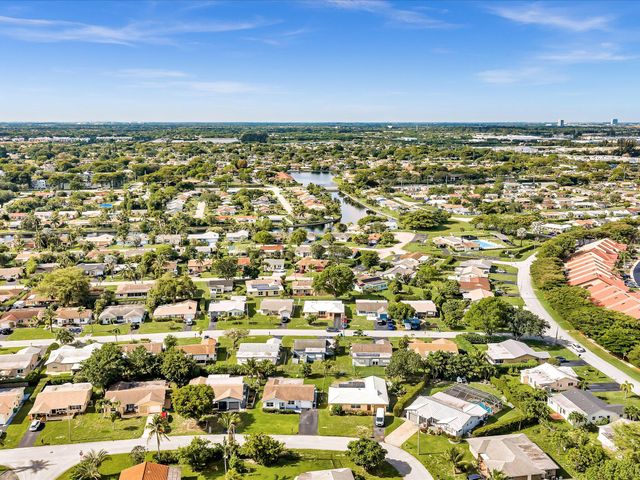 9603 NW 73rd Street, Tamarac, FL 33321