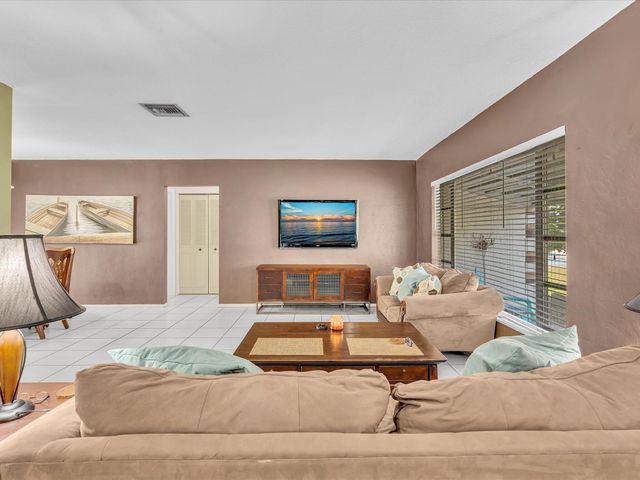 9603 NW 73rd Street, Tamarac, FL 33321