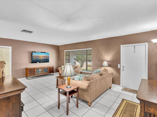 9603 NW 73rd Street, Tamarac, FL 33321
